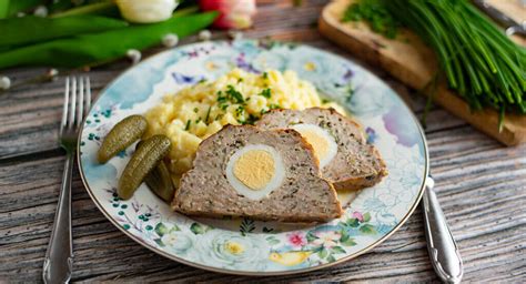 Servírovaná Štefanská sekaná s prílohami