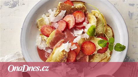 Ilustračné foto krupicových halušiek s jahodami