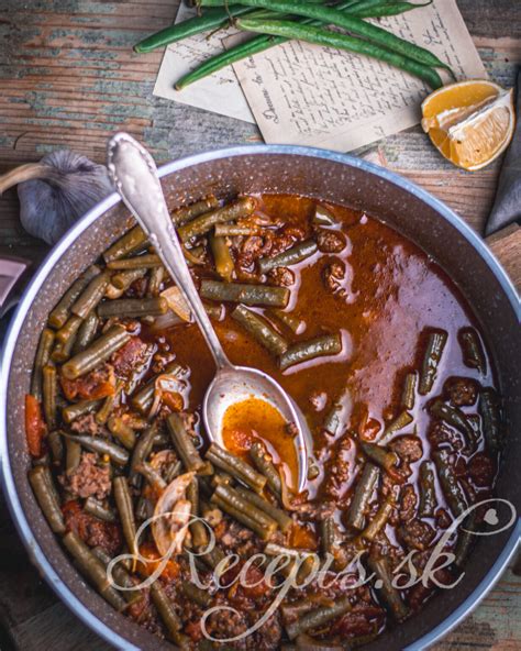 Fazuľové lusky a mrkva v miske