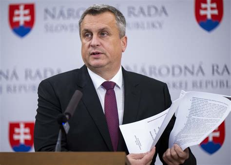 študent si preberá zodpovednosť