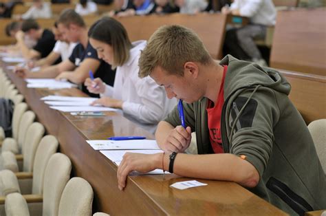 študent sa pripravuje na prijímacie skúšky