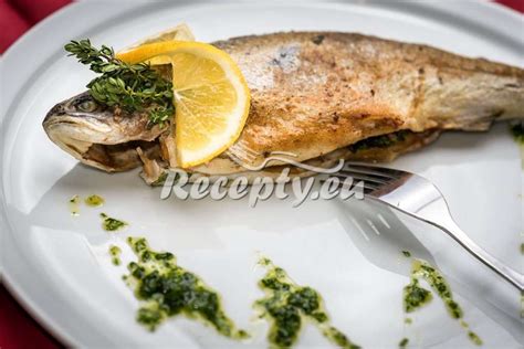 Pečený lososový pstruh s citrónom a bylinkami
