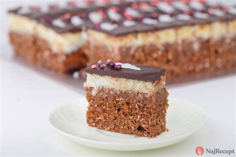 Kokosové rezy s mascarpone a ovocím