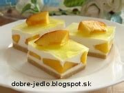 Nepečený broskyňový koláč s piškótami