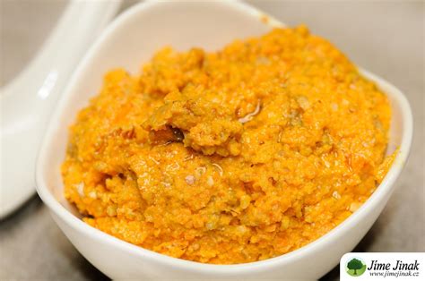 Misa s pripraveným mrkvovým cestíčkom