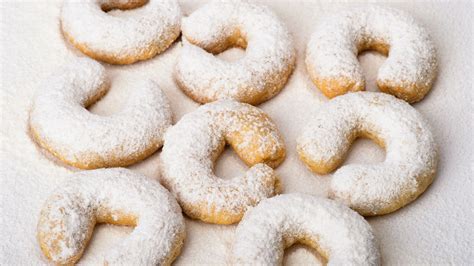 Tvarohovo-lekvárové rožky v reze