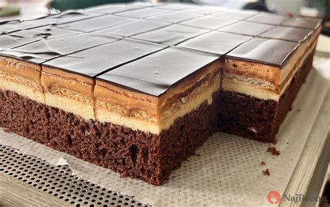 Hotové karamelové rezy