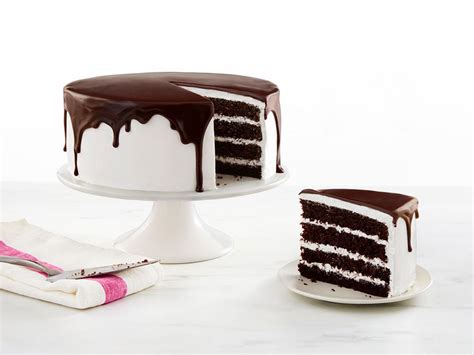 Torta pred finálnym poťahovaním ganache