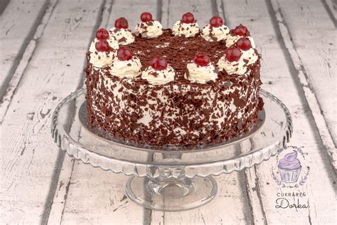 Schwarzwaldská torta s čerešňami a čokoládovými hoblinkami