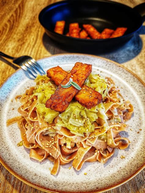 Opečený tempeh na panvici