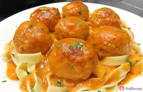 Mäsové guľky v paprikovej omáčke