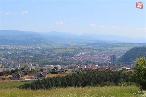Panoramatický pohľad na Považskú Bystricu a okolie.