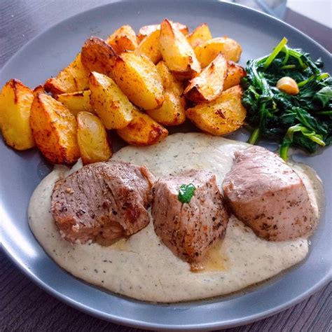 Infografika o nutričných hodnotách bravčovej panenky a jabĺk