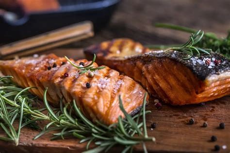 Proces údenia lososa