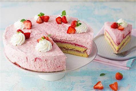Letná jogurtová torta s jahodami
