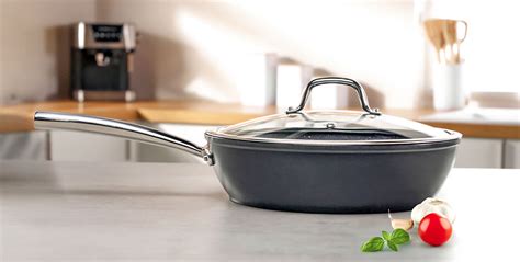 Panvica s horúcim olejom