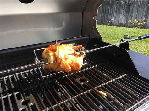 Otočný ražeň s grilovaným kurčaťom