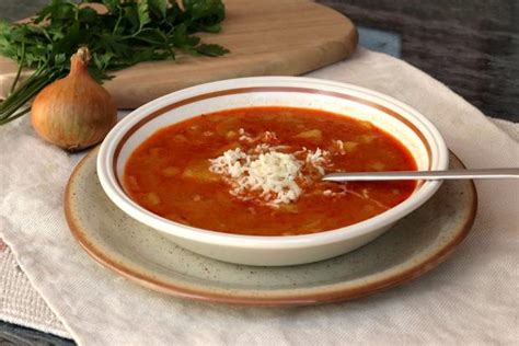 Infografika porovnávajúca profesionálne a tradičné metódy ochrany zemiakov