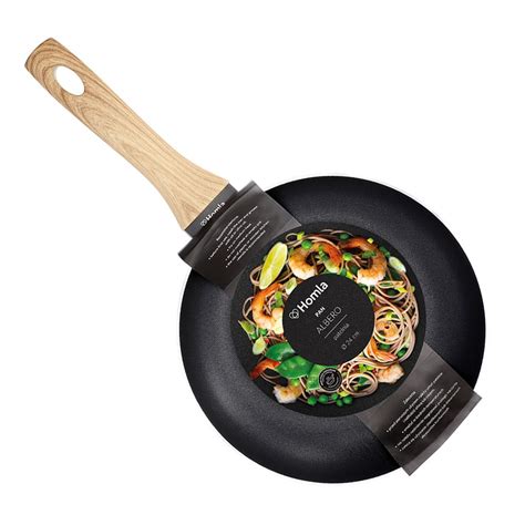 Ilustrácia keramickej panvice s rôznymi potravinami