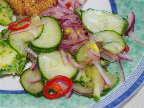 Uhorkovo-cibuľový šalát