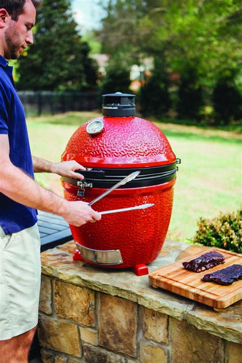 Keramický gril Kamado Joe v akcii