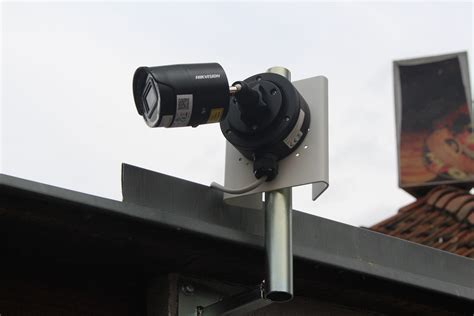 Bezpečnostná kamera s nočným videním v akcii