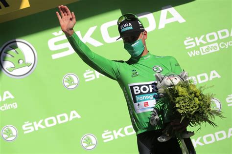 Peter Sagan v zelenom drese na pódiu Tour de France