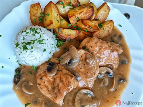 Hotové kuracie kúsky na šampiňónoch v omáčke