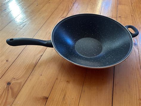 Varenie ázijských jedál vo WOK panvici