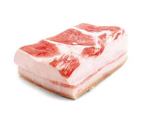 Nakrájaná slanina pripravená na škvarenie
