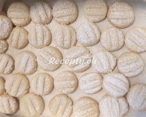 Hotové kokosové keksy