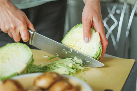 Krájanie kapusty na rezačke