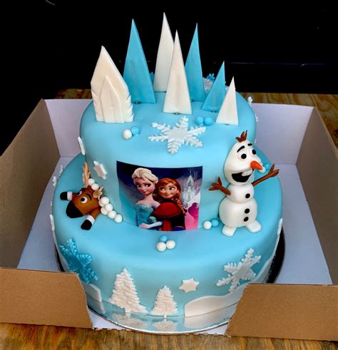 Torta ozdobená fondánom