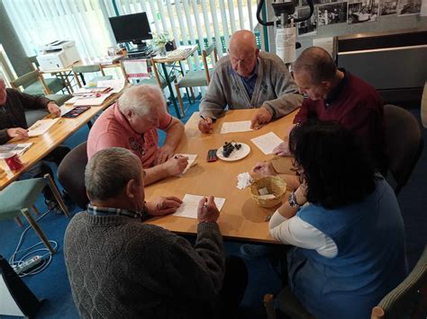 Ilustračná fotografia seniorov v dennom stacionári