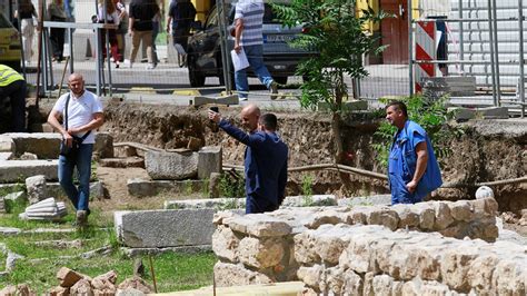 Osman Kalin a jeho dom pri Berlínskeho múru