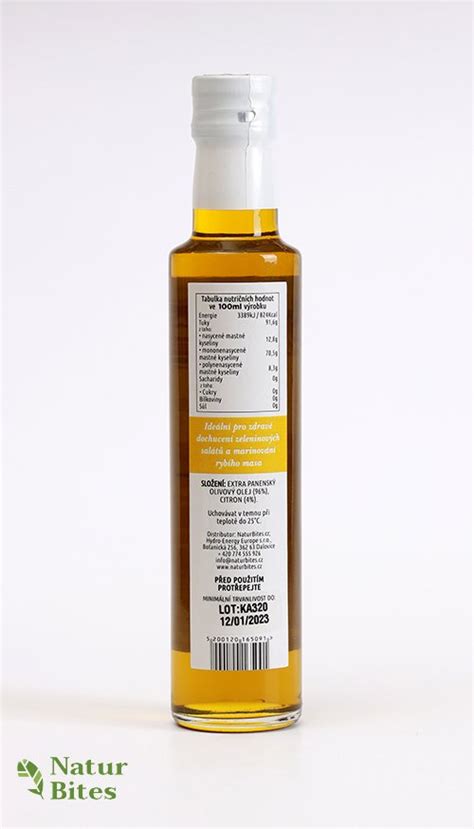 Detailní záběr na láhev s olivovým olejem Terra Creta