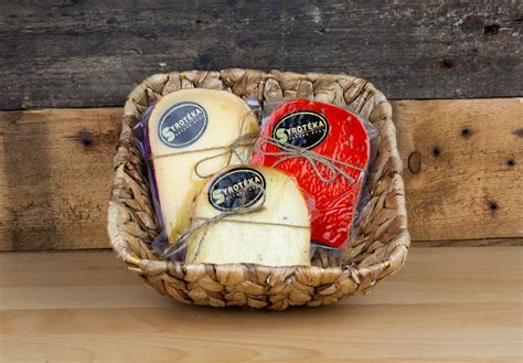 výber španielskych syrov a šunky