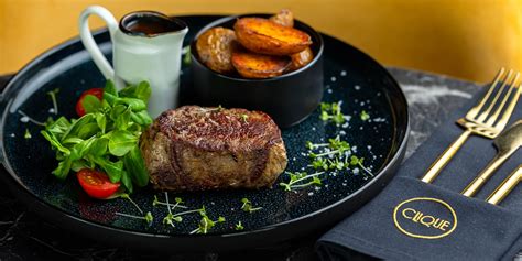 Servírovaný steak s prílohami