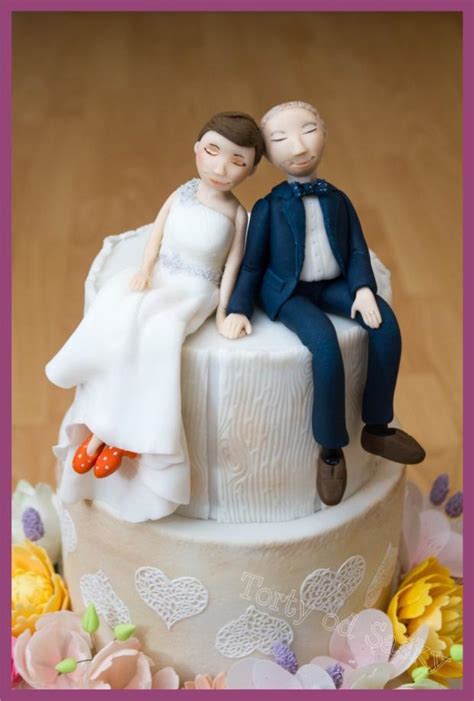 Rozprávková torta s realistickými modelovanými postavičkami