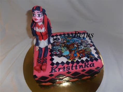 Ilustrácia poschodovej torty s postavami Monster High
