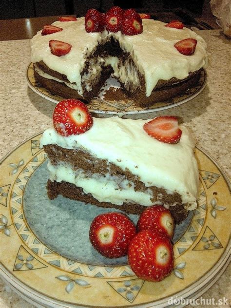 Torta zdobená parížskym krémom z bielej čokolády