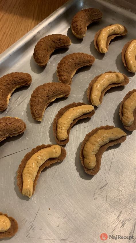 servírované kávové rožky