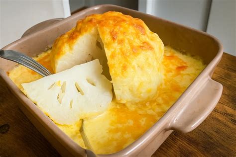 Zapekaný karfiol s syrovou omáčkou