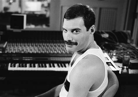 Drevený obraz Freddieho Mercuryho