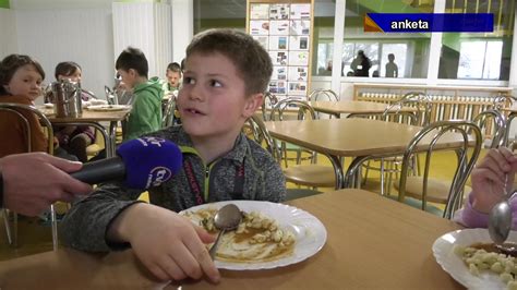 Ilustračná fotografia žiakov v školskej jedálni