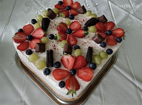 Torta pokrytá krémom pred fondánom