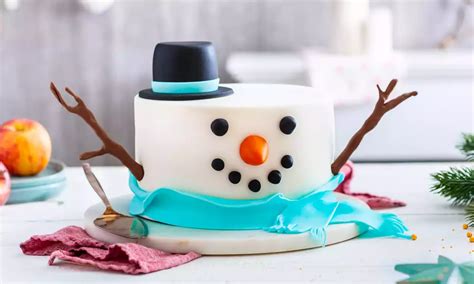 Snehuliaková torta s čiernym fondánom