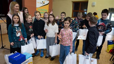 žiaci pri súťaži