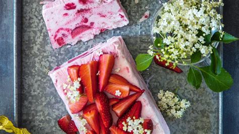Jahodovo-bazové semifreddo