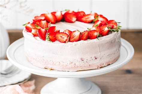 Ozdobená torta s mascarpone a ovocím